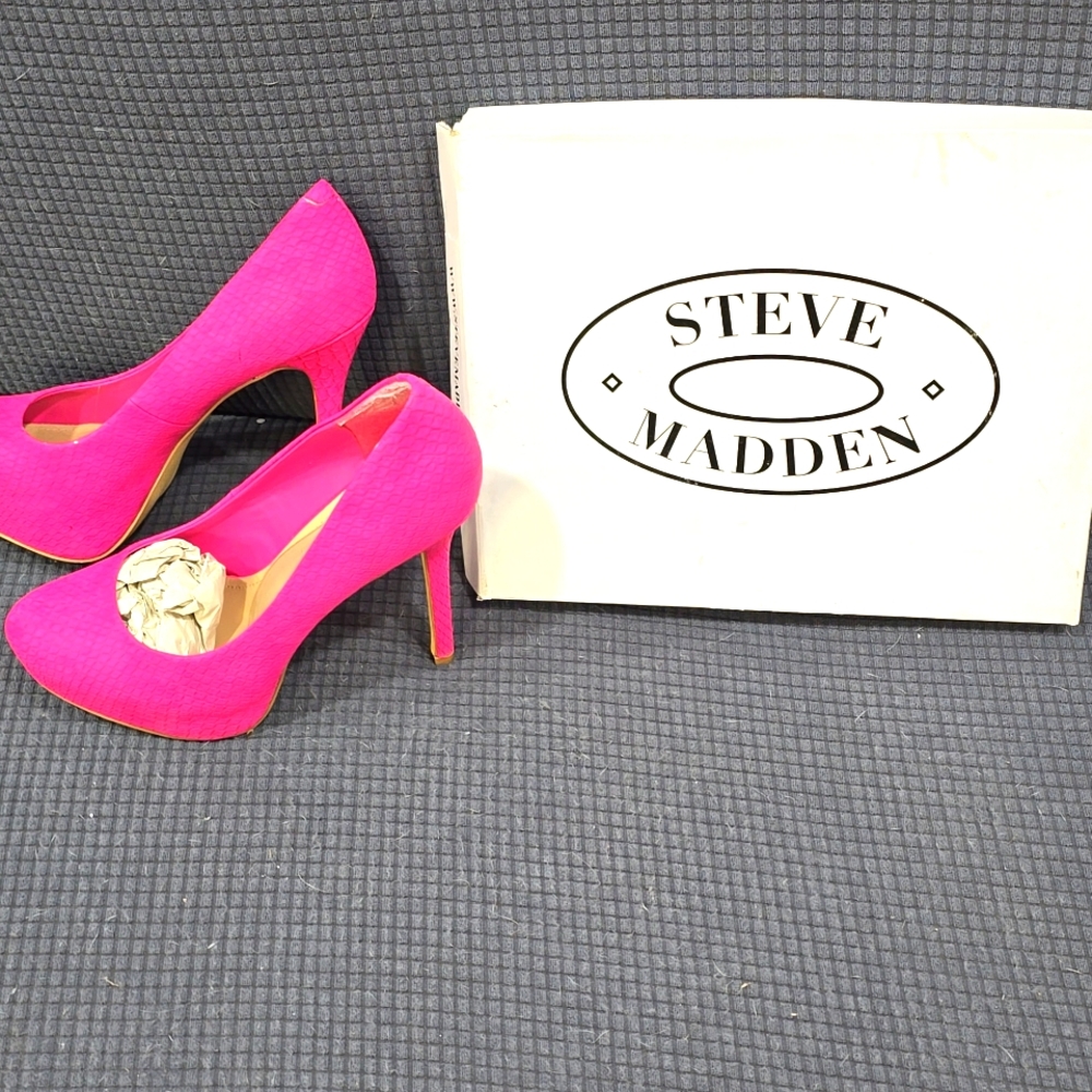 Steve Madden Heels size 9.0